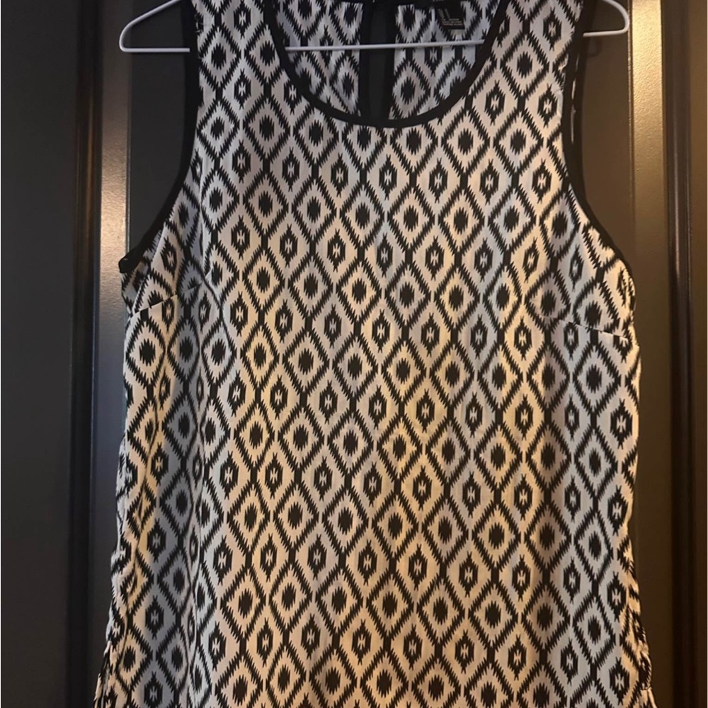 Forever 21 Black and White Graphic Sleeveless Tank Top